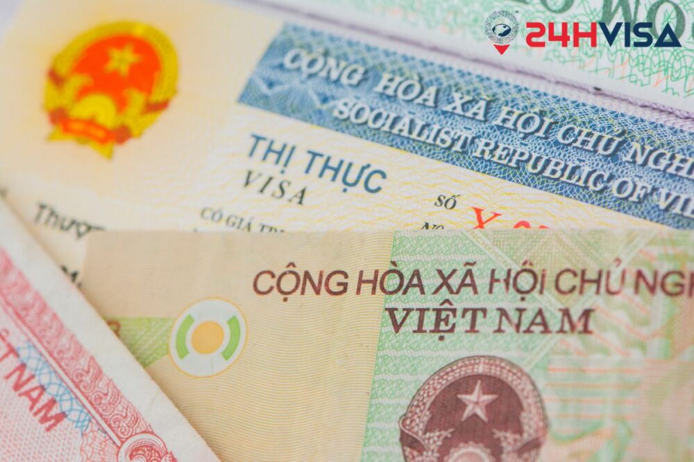 Đương đơn nhận Visa Hàn Quốc và hộ chiếu