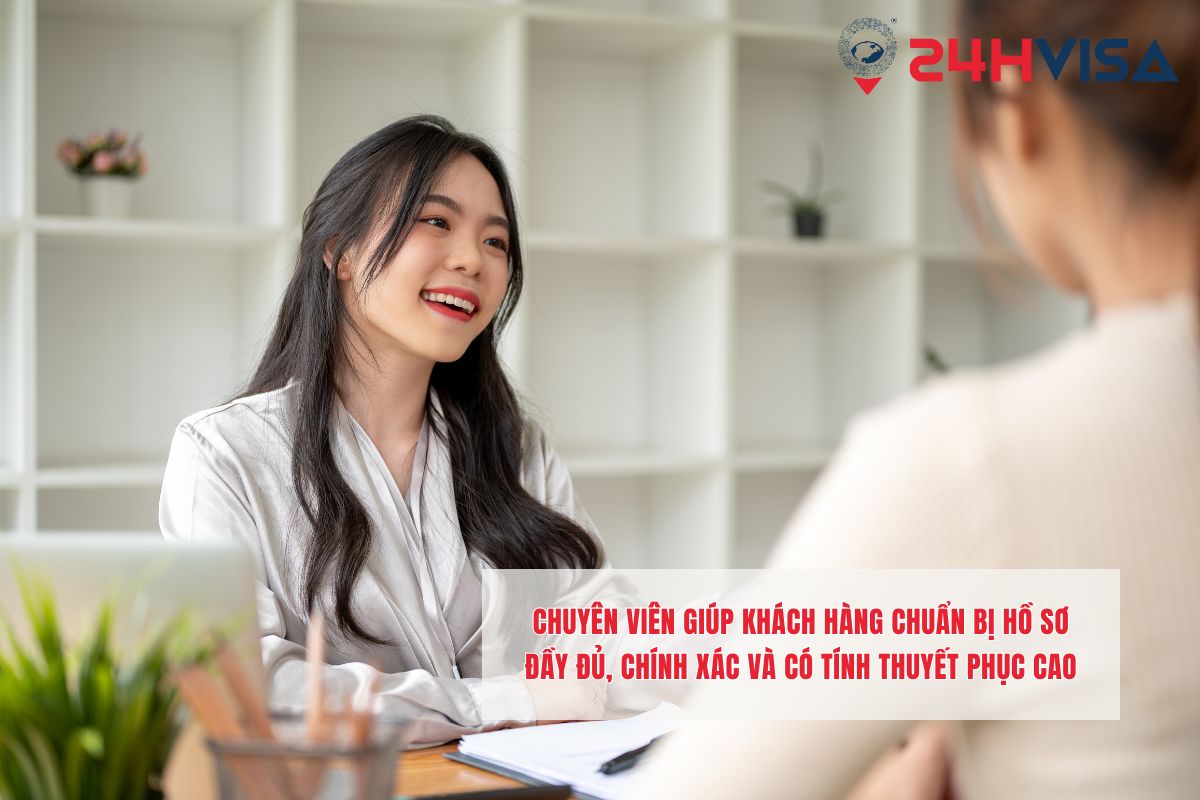 Chuyên viên giúp khách hàng chuẩn bị hồ sơ đầy đủ, chính xác và có tính thuyết phục cao